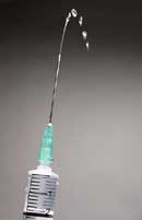 Terveyden ja hyvinvoinnin laitos suosittaa rokotusten keskeyttämistä