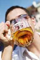 Alkoholi tappaa keski-ikäisiä miehiä
